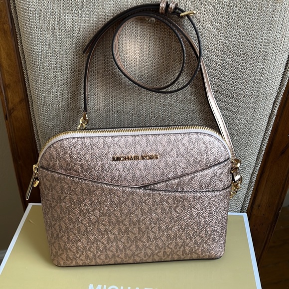 Michael Kors Medium Dome Crossbody Bag Rose Gold - Picture 3 of 16